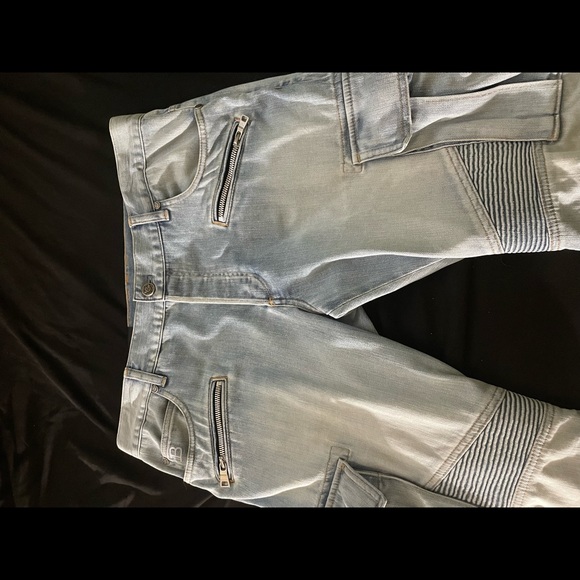 I lost weight can’t fit them. Never got to wear them. - Picture 1 of 4